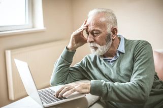 Slavní mluví o nízkých důchodech. Lidé připomínají jejich vily, exotické dovolené i další majetek